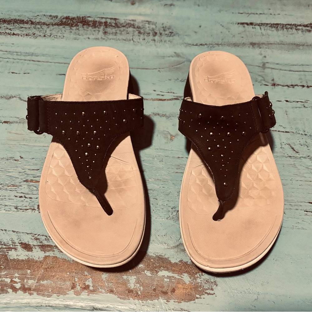 Dansko Black Studded Thong Sandals with Light Footbed 41